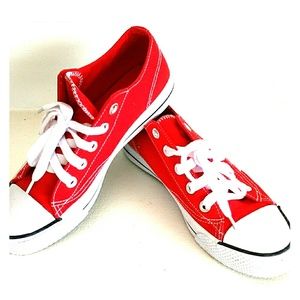 Airwalk red tennis shoes